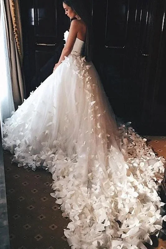 Women's Outdoor Attire Statement Piece Elegant Sweetheart Ball Gown Beach Wedding Dresses With Appliques