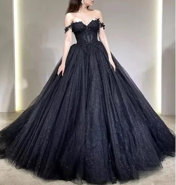 High-Fashion Women's Clothing Contemporary Chic A Line Black Gothic Wedding Dresses Off the Shoulder Lace Tulle Bridal Wear