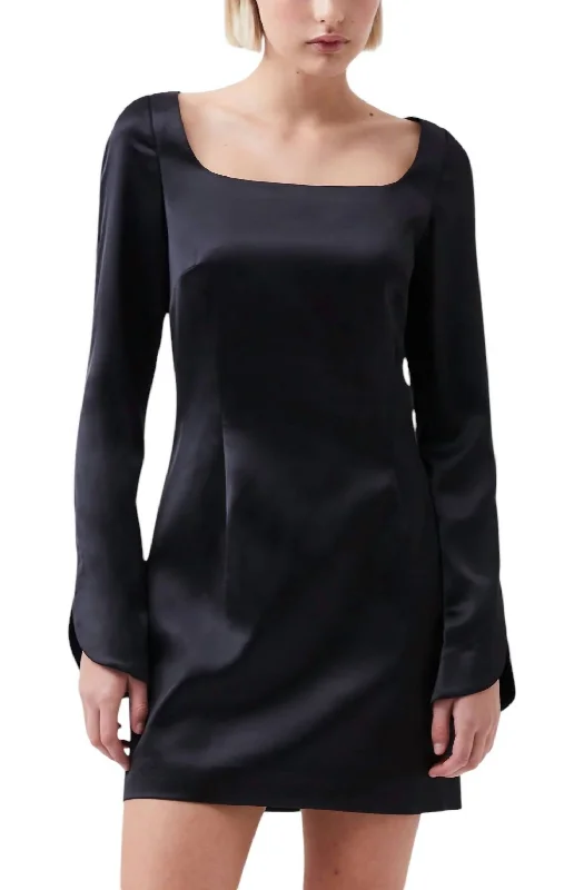 Women's Night-Out Outfit Charming Silhouette Structured Bat Long Sleeve Scoop Dress In Black