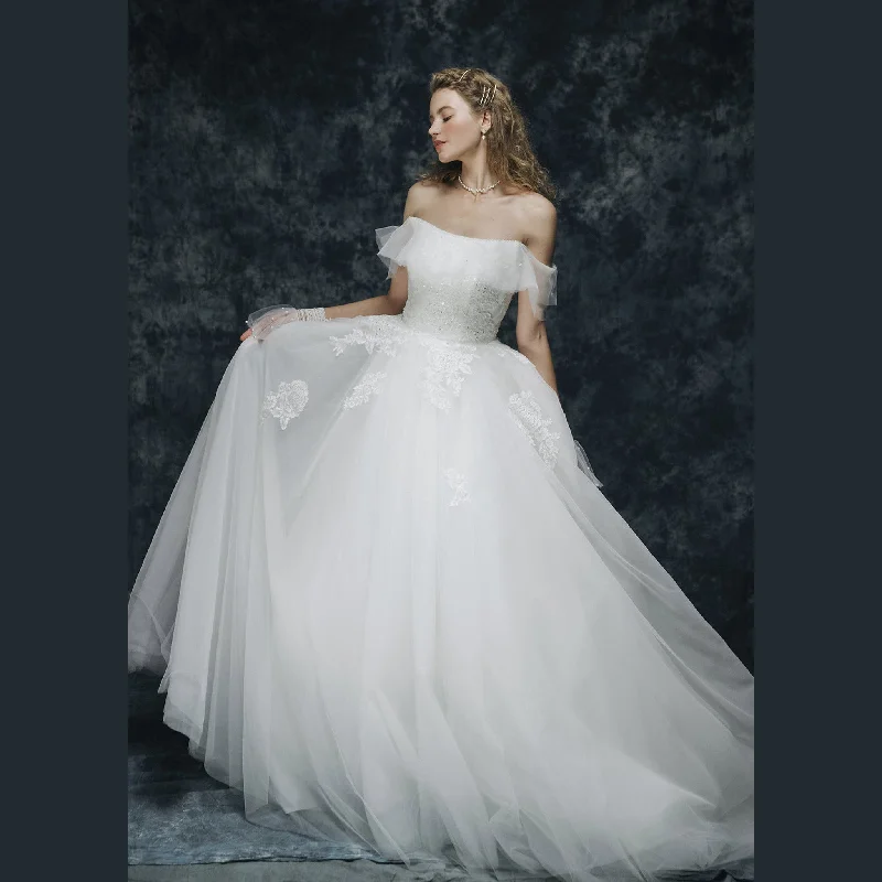 Women's Outdoor Activity Garments Chic Urban Fashion Look Off the Shoulder Tulle Wedding Dress with Straight Neckline