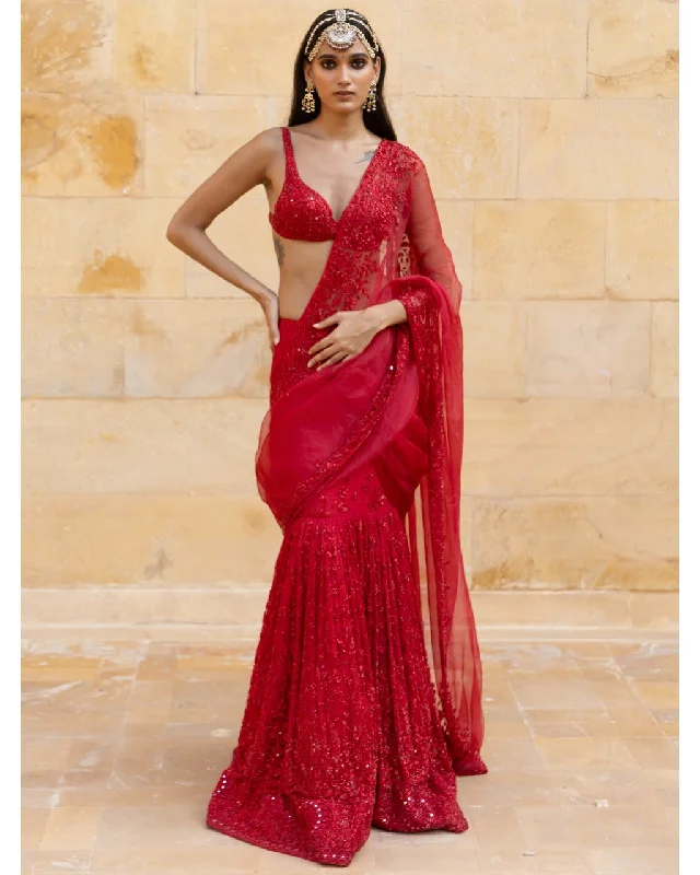 Women's Travel Attire Polished Finish Red Embroidered Mermaid Sleeveless Sari Set